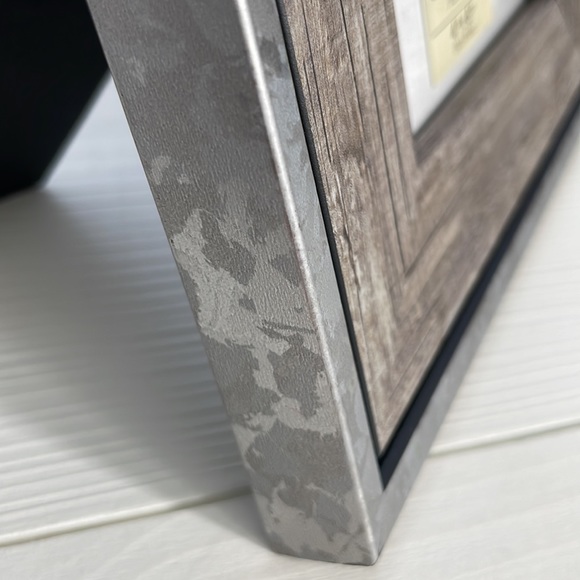 Shabby chic new picture frame, weathered wood and metal look, 4 by 6 inches - Picture 4 of 6